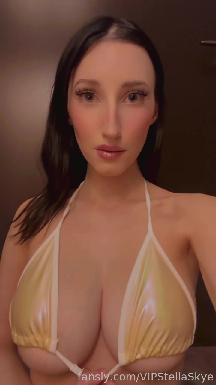 tramp Stellaskye masturbating