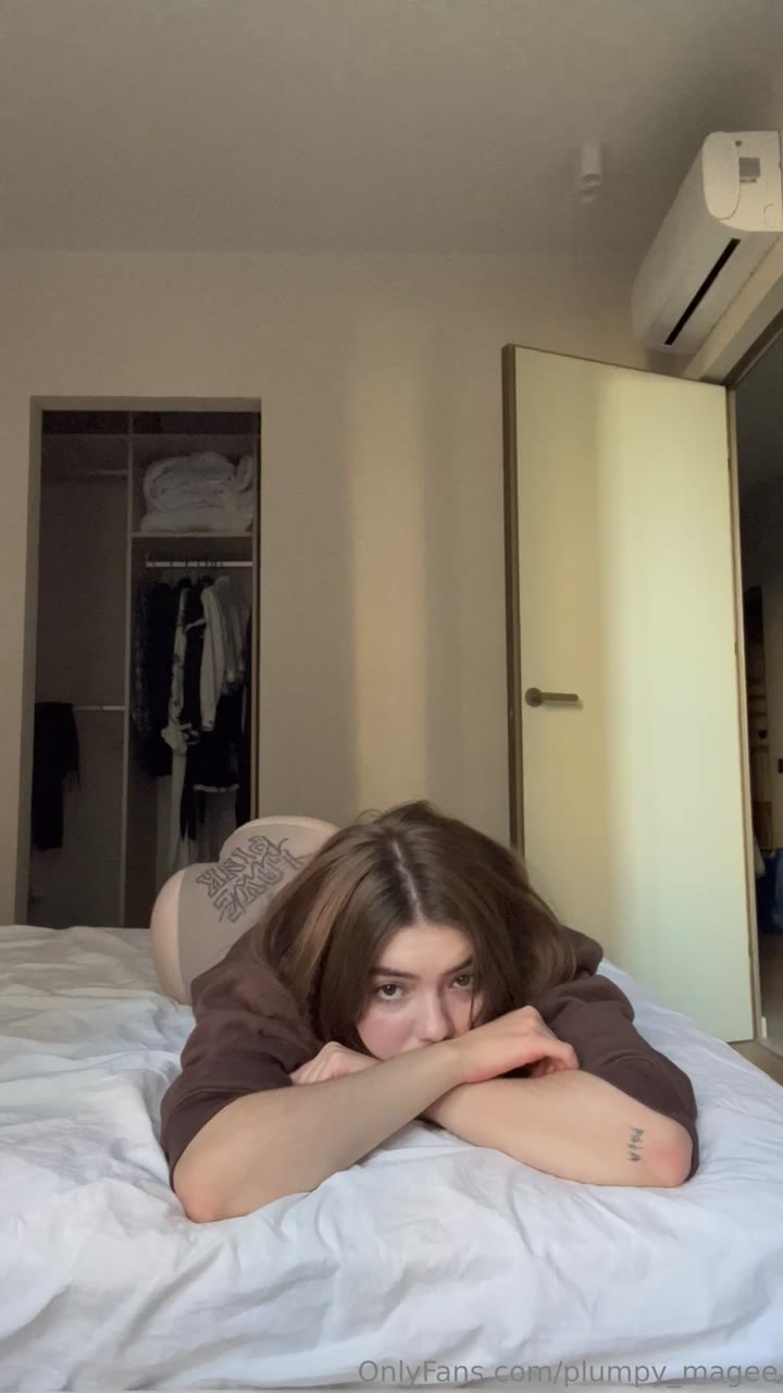Exposed indecent Plumpy Magee bj