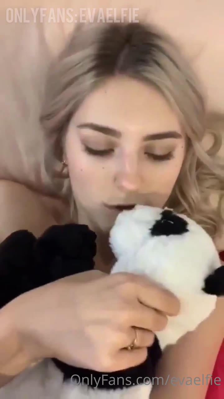 Eva Elfie Onlyfans leaked  Exclusive vid full