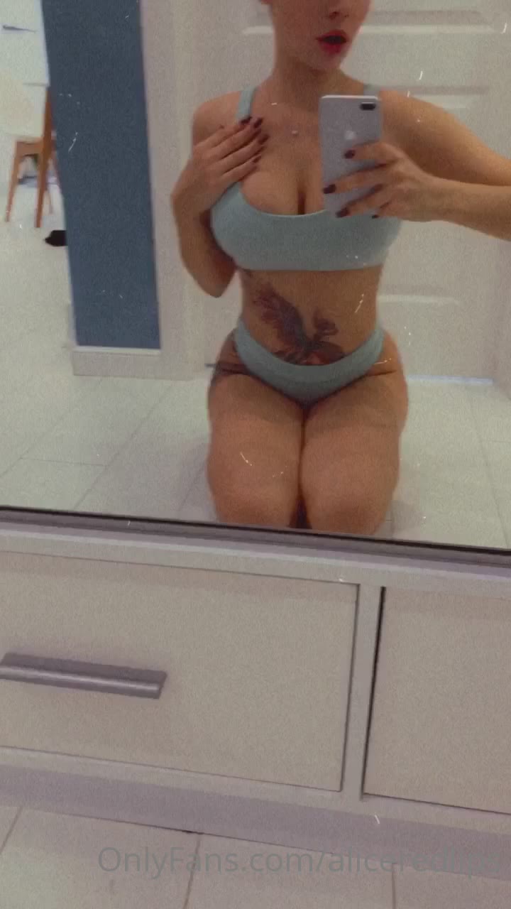 Sensational worker Ema Novak Nude OF