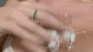 bimbo Dripping Daisy Keech masturbating
