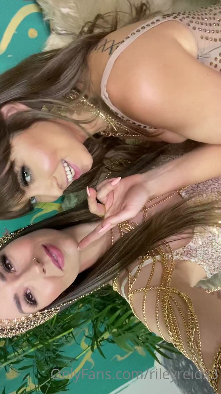 unpleasant Rileyreid masturbating