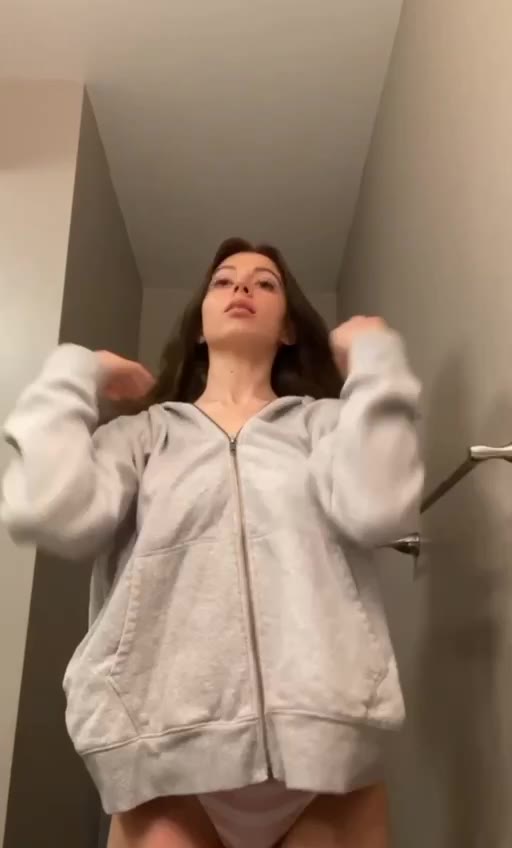 co-ed Cinnannoe Nudeleaks Clip