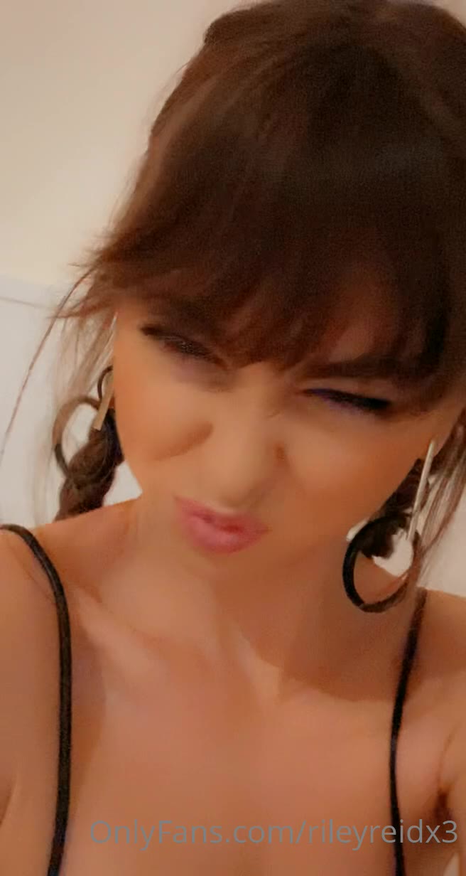 flirt Sweating Rileyreid leaks