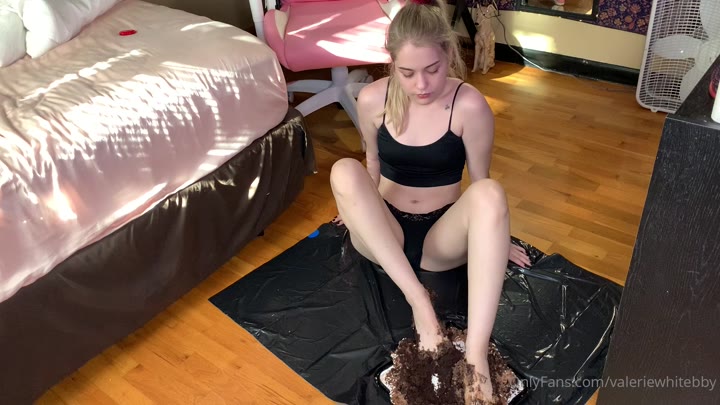 low-budgetgirl Sweating Valerie White Leaked porn