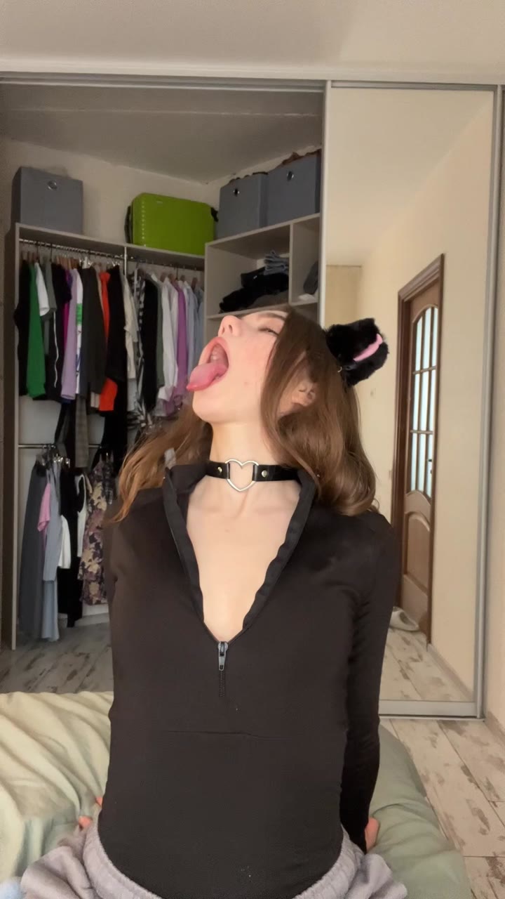 Plumpy Magee masturbating