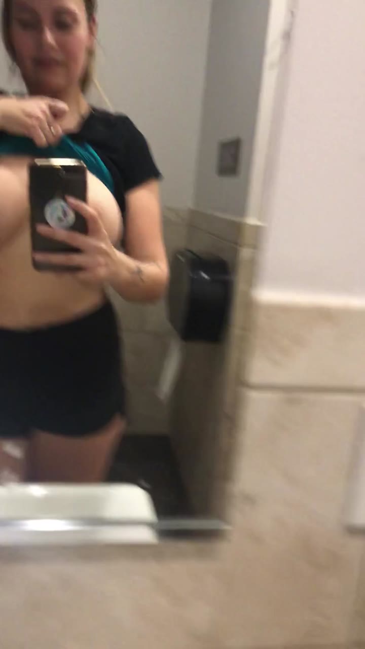 Sensational Ava Nicks blowjob