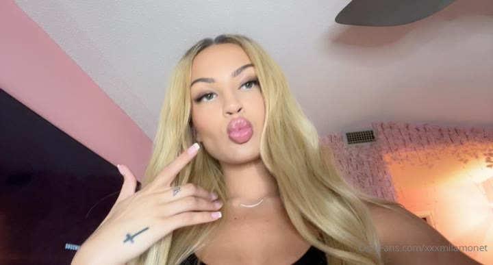round Mila Monet cams