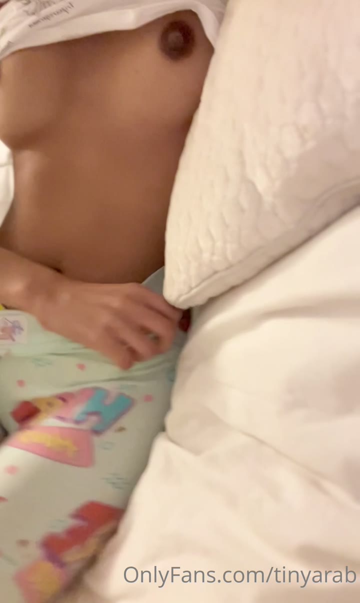 Sensational bitch TinyArab Fansly leaks full vid