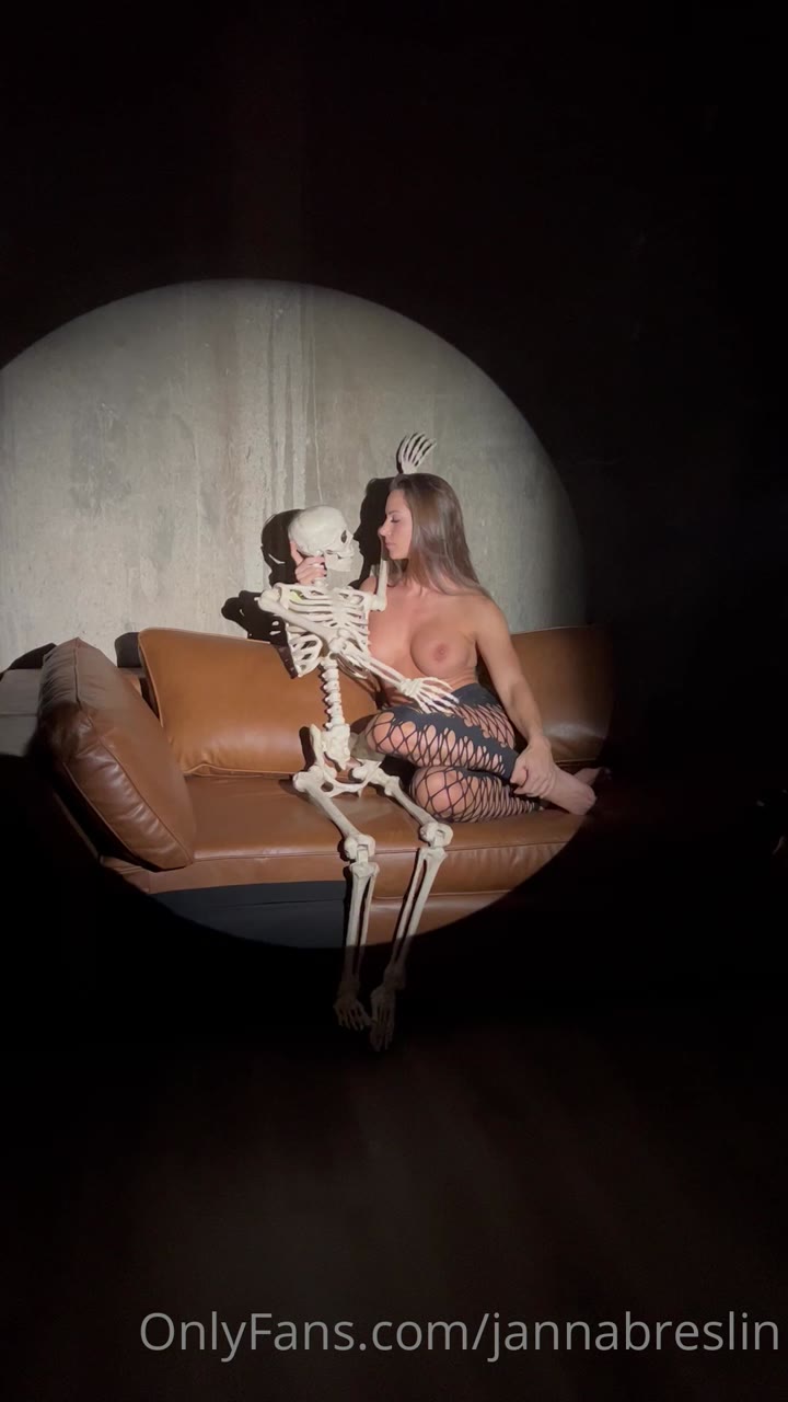 Milky skinned Janna Breslin Porn Epic
