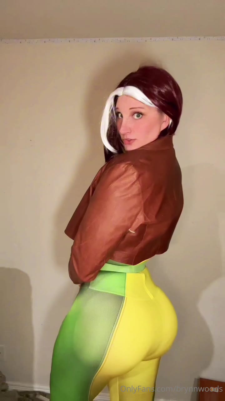 Brynn Woods Shaking 4K Quality