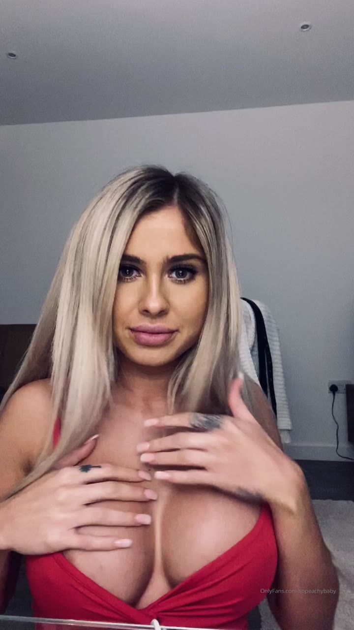 Exposed giant Sopeachybaby nude tits