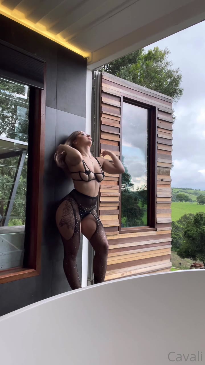 Sensational influencer Lilith Cavaliere twitter