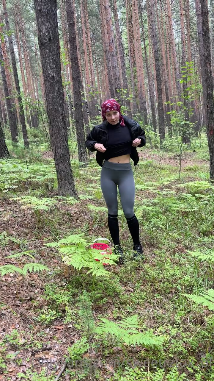 Sweetie Fox Squirting Eagerly Leaked Video