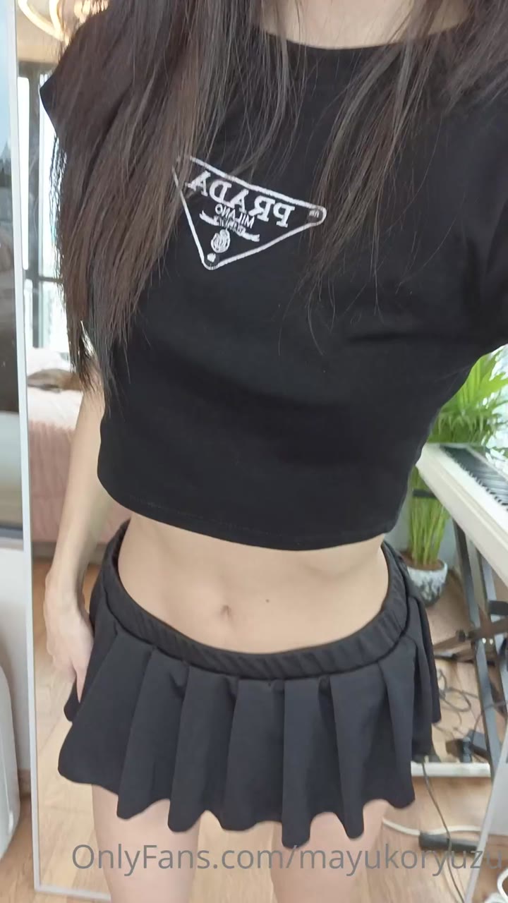 Shapely Mayuko Ryuzu Masturbation
