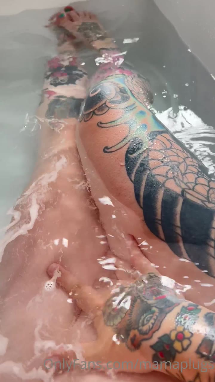 Nude Mamaplugs Solo