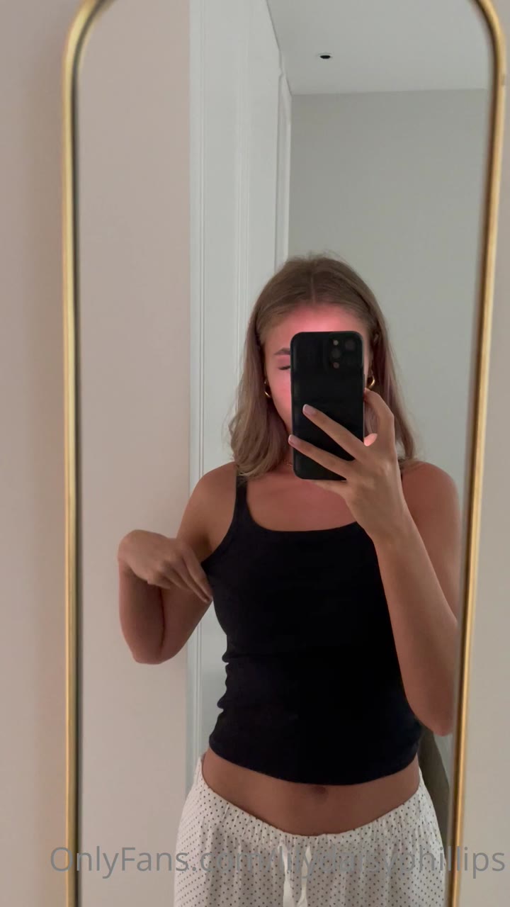 Hottie Lily Daisy Phillips Bukkake