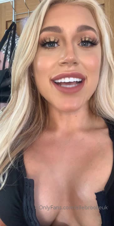 Naughty Elle Brooke Nude Leak OnlyFans